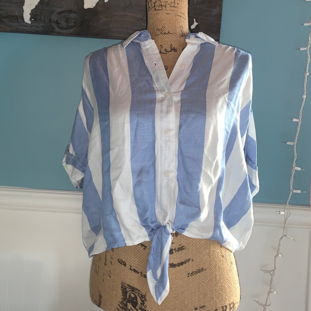 Cropped Blue & White Button Up